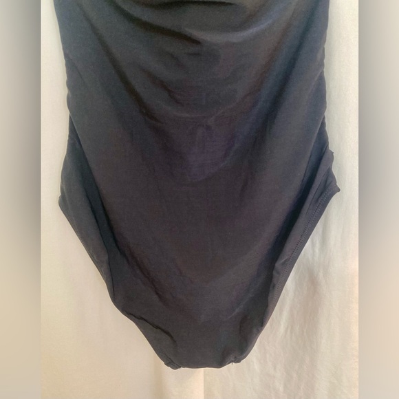 La Blanca Elegant Black Ruched Halter Swimsuit Size 8 - Picture 7 of 9